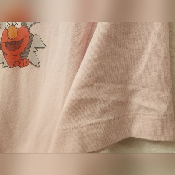 Kaws x Elmo Sesame Street Uniglo Single Stitch Pink Shirt Sz Small - Picture 5 of 9